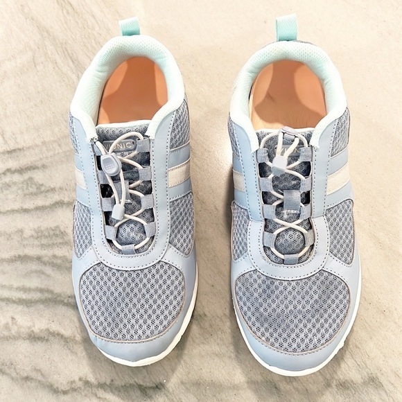 VIONIC Women Marena Sky Walking Sneaker Blue size 9 Bungee - Picture 1 of 11